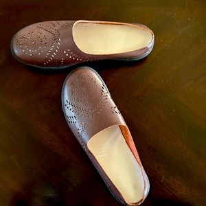 Brown cut-out stylish mule shoes